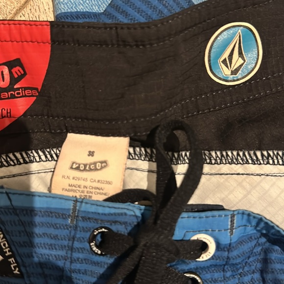 Volcom swim trunks - Picture 7 of 8